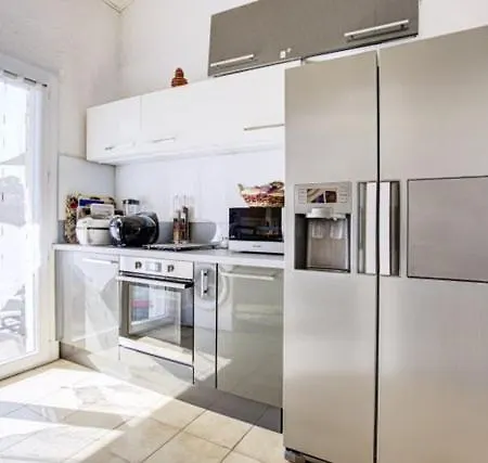 Superbe T5 Avec Piscine Privee Proche Et Commerces Climatisation Et Wifi *