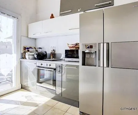 Superbe T5 Avec Piscine Privee Proche Et Commerces Climatisation Et Wifi